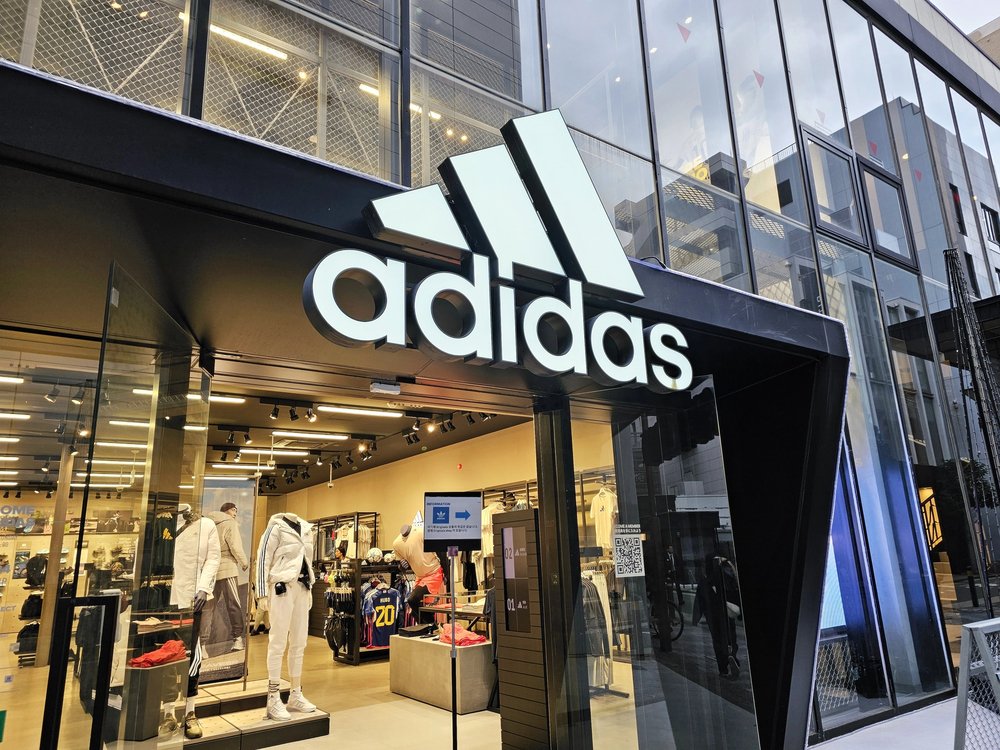 Adidas lo sport duro e puro