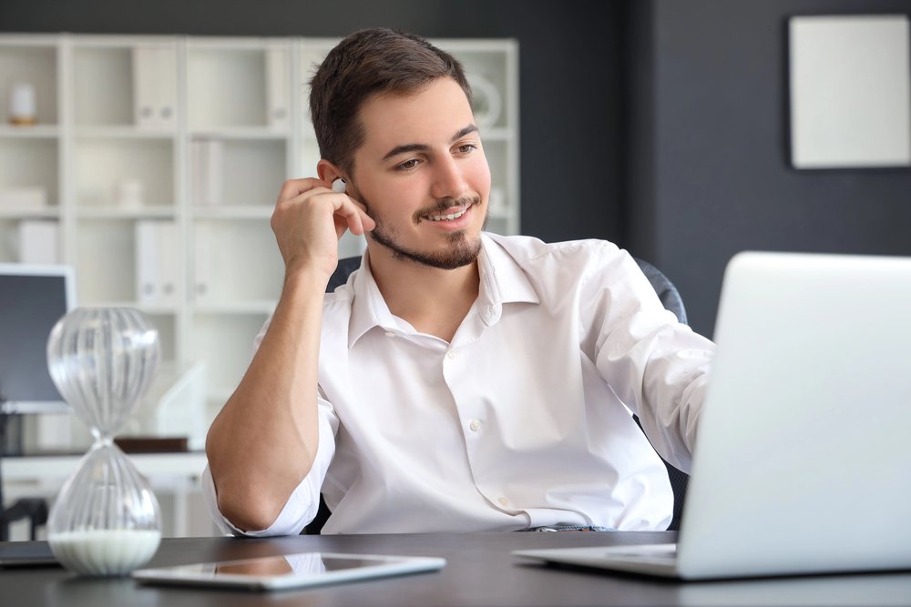 Il nuovo volto del pubblicitario di successo: disciplina e benessere mentale nell’era dell’iper-connessione
